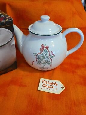 Corelle Callaway White Stoneware Teapot Holiday Coordinates 1 Qt